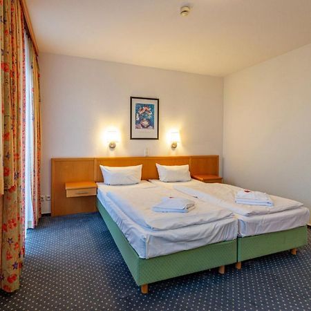 Hotel Rostock West Im "Kritzmow Park" Exterior photo