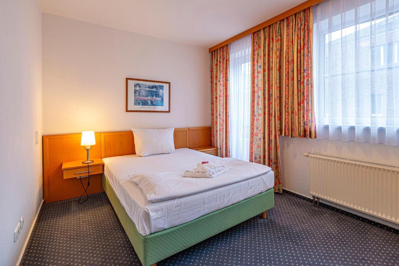 Hotel Rostock West Im "Kritzmow Park" Exterior photo