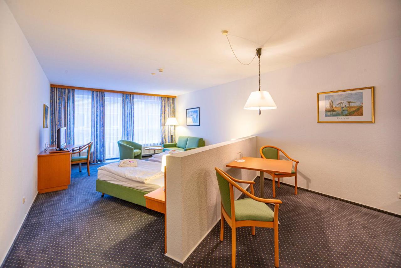 Hotel Rostock West Im "Kritzmow Park" Exterior photo