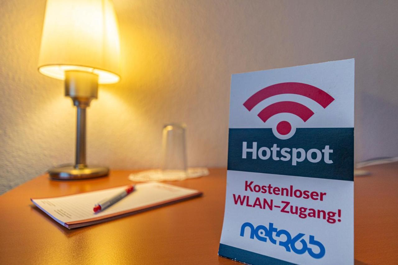 Hotel Rostock West Im "Kritzmow Park" Exterior photo